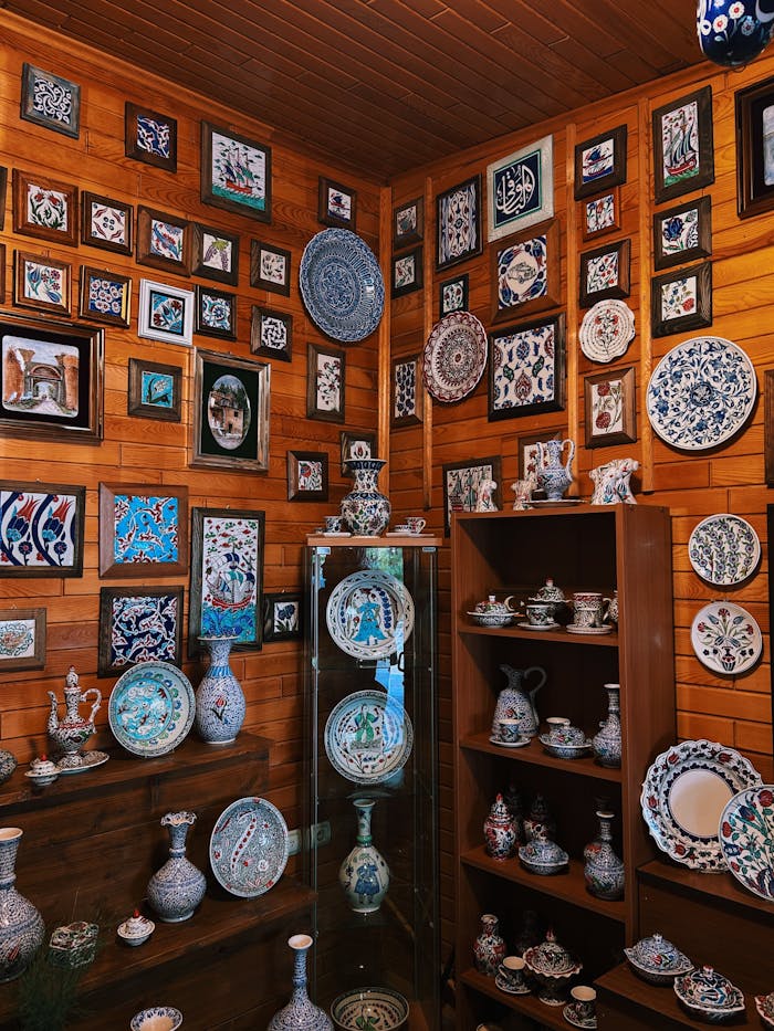 Vibrant Iznik ceramics and tile art displayed in a shop in İznik, Türkiye.